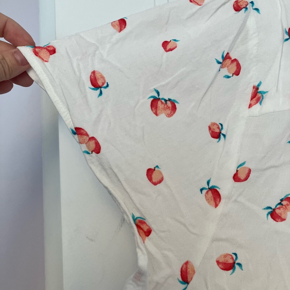 Torrid White Button-Down Peach Top 🍑 - Picture 3 of 8